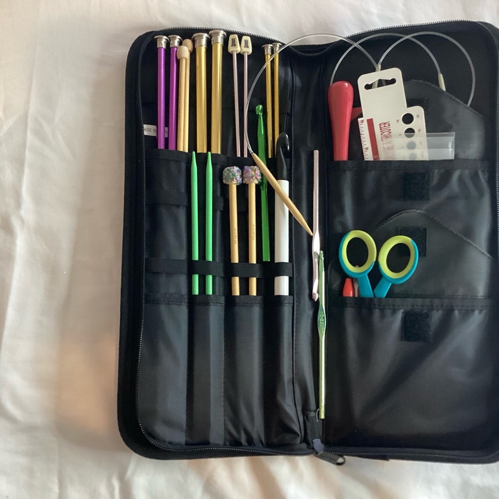 Artbin hook & needle folio, portable knitting & crochet organizer, zippered case